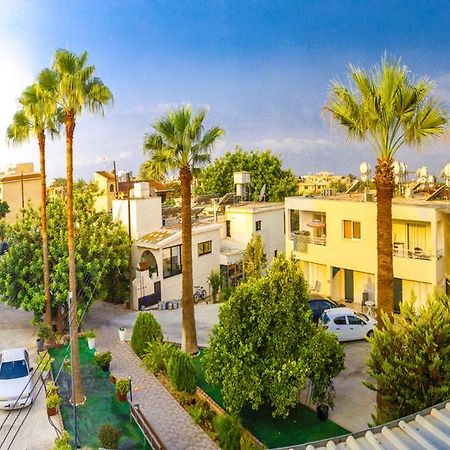 Zoe'S Court Aparthotel Klorakas Exterior photo