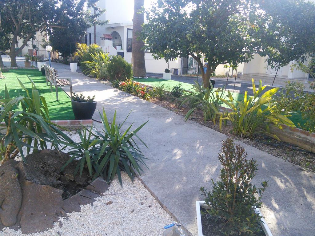 Zoe'S Court Aparthotel Klorakas Exterior photo