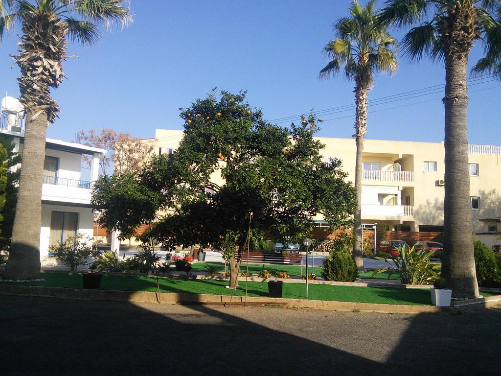 Zoe'S Court Aparthotel Klorakas Exterior photo