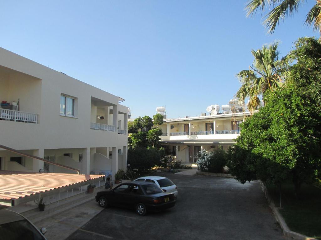 Zoe'S Court Aparthotel Klorakas Exterior photo