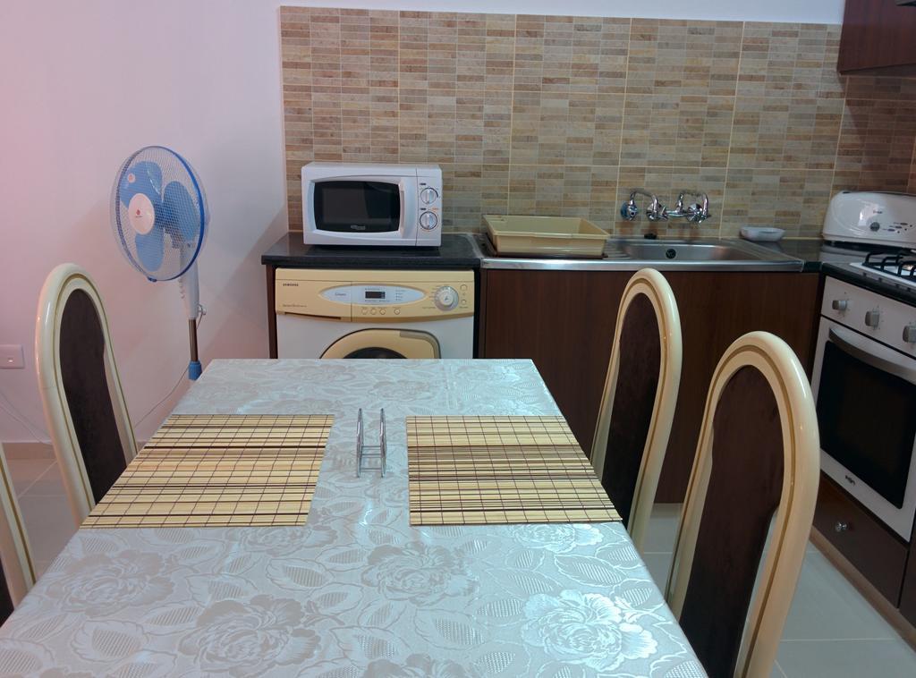 Zoe'S Court Aparthotel Klorakas Room photo