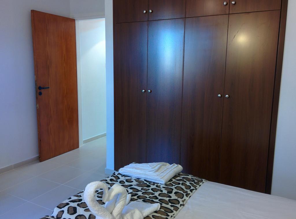 Zoe'S Court Aparthotel Klorakas Exterior photo
