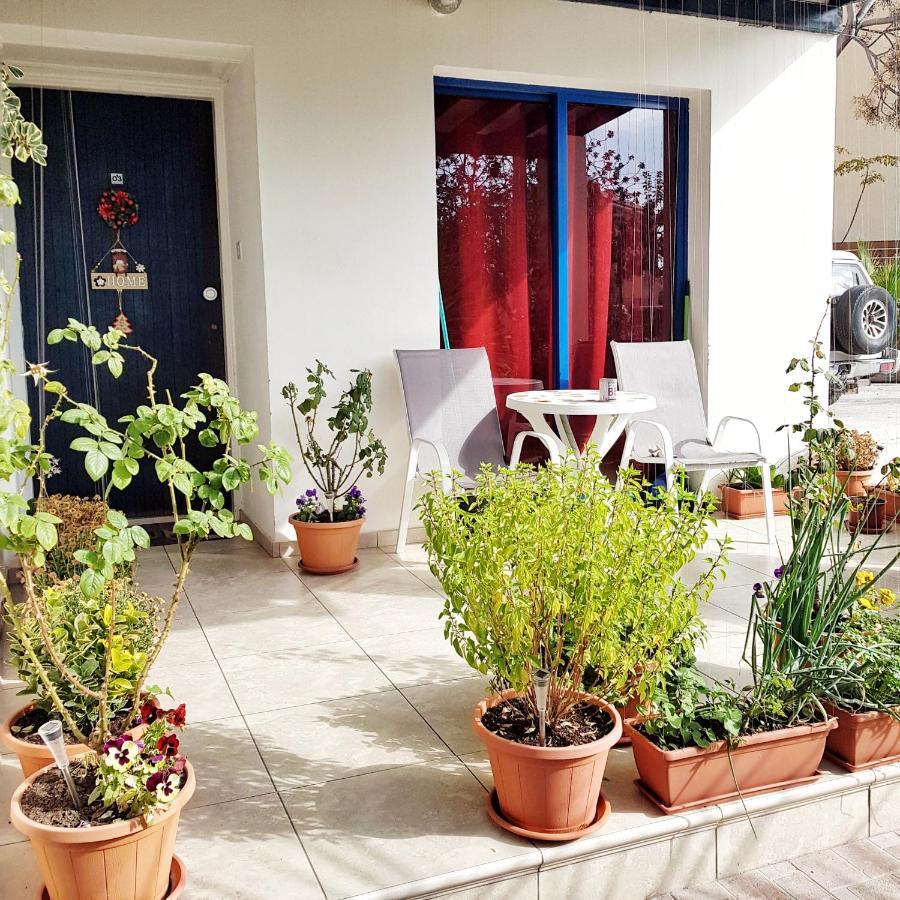Zoe'S Court Aparthotel Klorakas Exterior photo